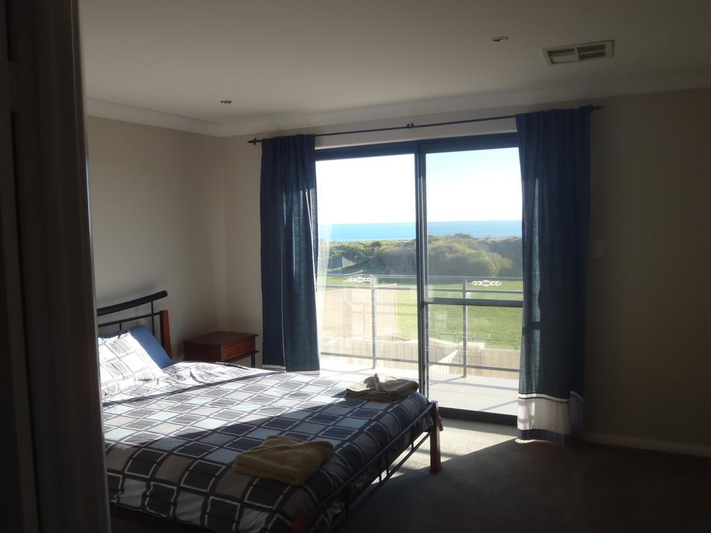 Port Denison Beach Resort Room photo
